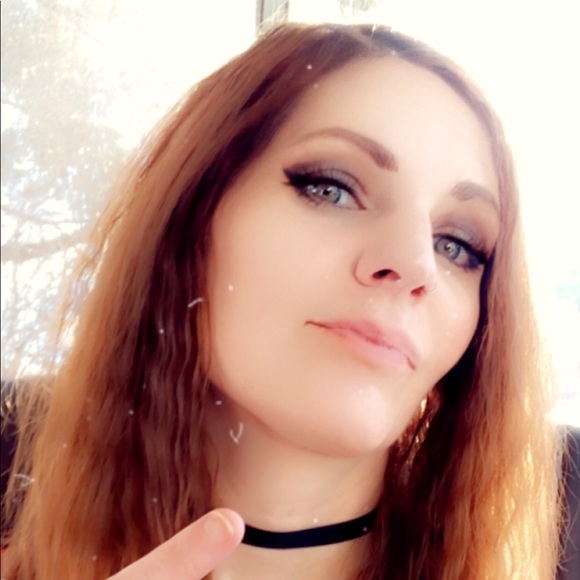 Meet your Posher, Tiffany - Picture 1 of 2